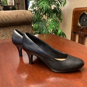 Clark Artisan Black Leather 3” heels size 8 NWOT
